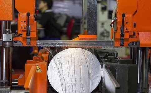 万载立式金属带锯床切削出现跑带故障解决方法！